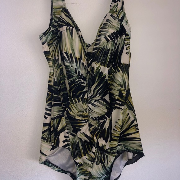 Palm print bathing suit - Picture 1 of 5